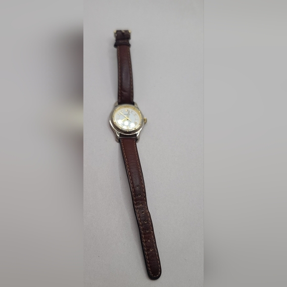 Vintage Sasson Women's Watch - Picture 3 of 4